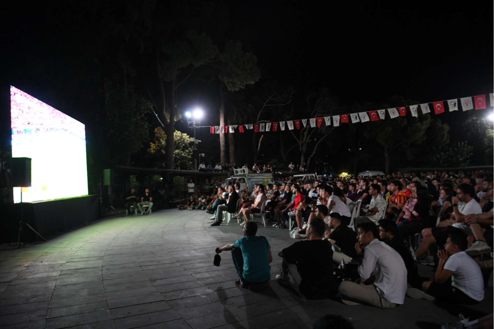 Bornova’da milli maç heyecanı yaşandı