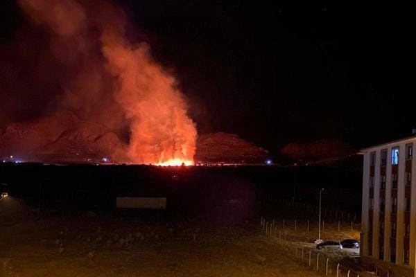 Elazığ'da yangın: Belediye Başkanı acil yardım çağrısında bulundu haberinin görseli