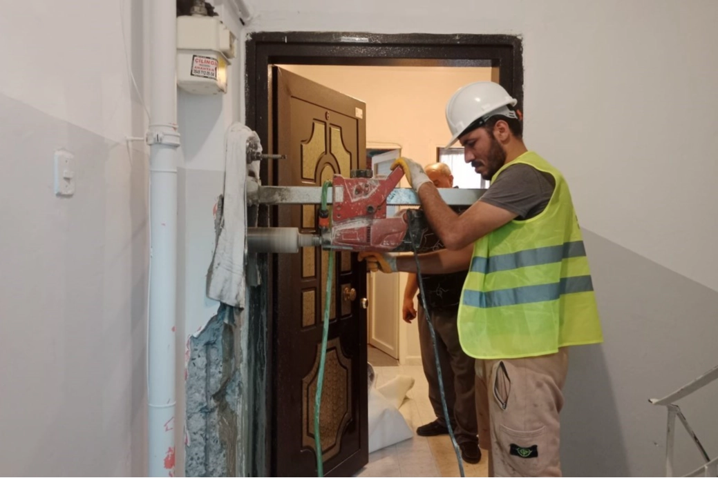 İstanbul'da çöken binanın yanında bulunan binalardan örnek alındı haberinin görseli