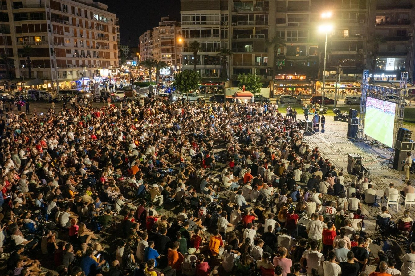 İzmir'de Milli Takım sevinci haberinin görseli