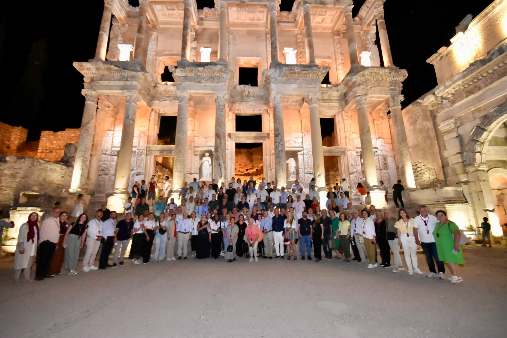 İZTO’dan Efes’e gece turu haberinin görseli