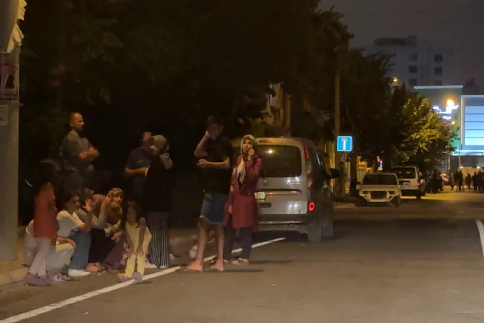 Mersin’de korkutan deprem: Vatandaş sokağa indi haberinin görseli