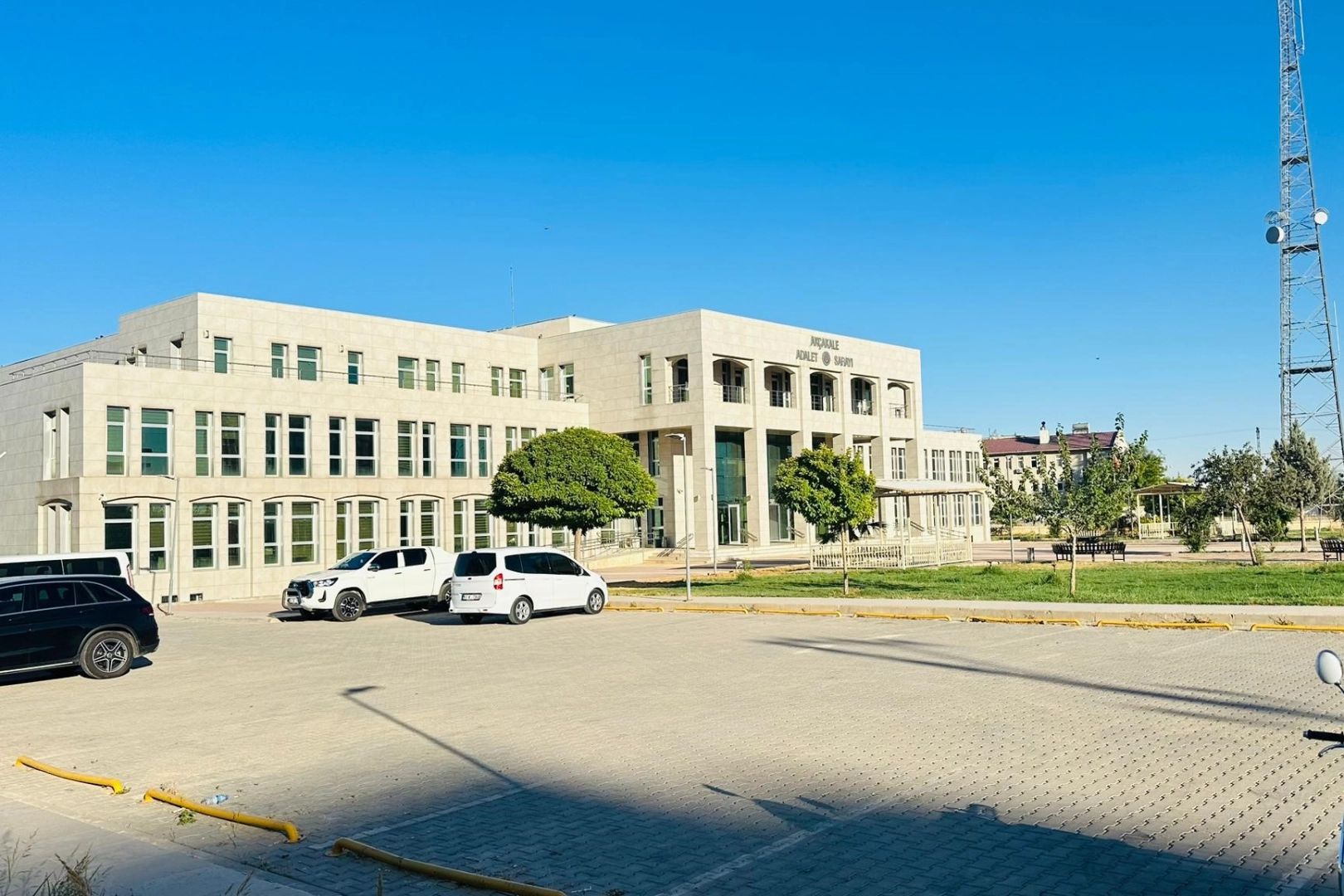 Suriye sınırda insan kaçakçılığı yaptığı öne sürülen general tutuklandı haberinin görseli