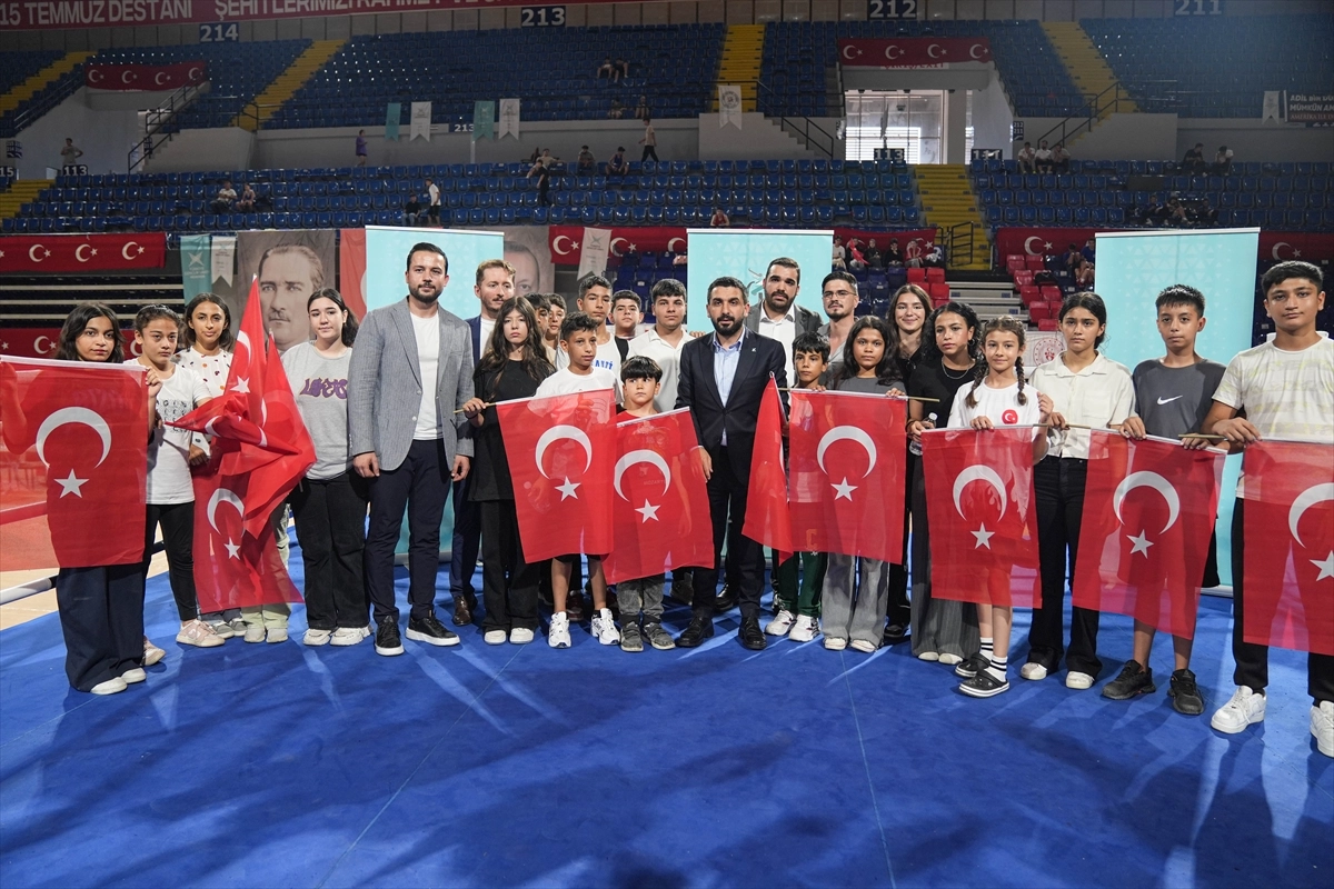 Üst Minik Erkekler ve Kadınlar Türkiye Ferdi Boks Şampiyonası İzmir'de sürüyor haberinin görseli