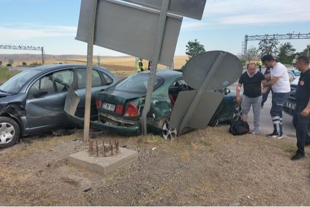 Çankırı'da otomobiller çarpıştı: Yaralılar var haberinin görseli