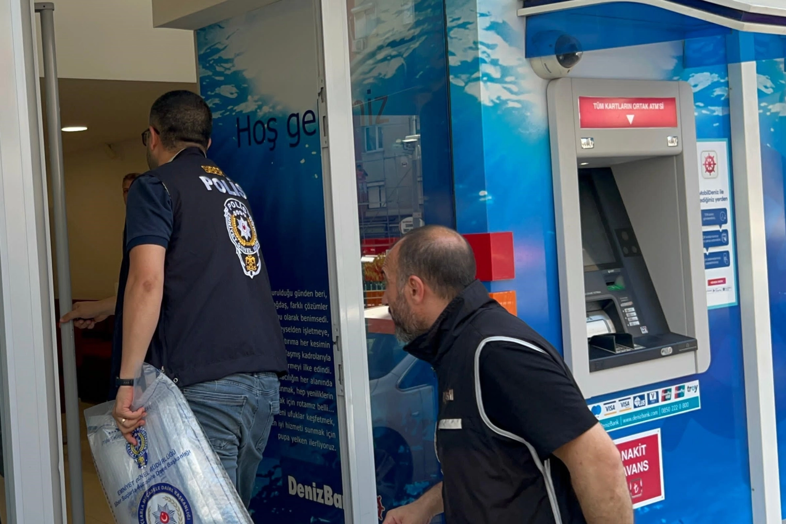 İzmir'de o bankada arama başlatıldı