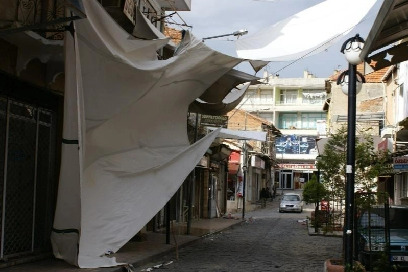 Meteoroloji'nden kuvvetli rüzgara karşı uyardı!