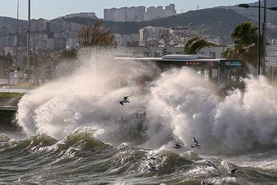 Meteoroloji uyardı: İzmir’de fırtına bekleniyor