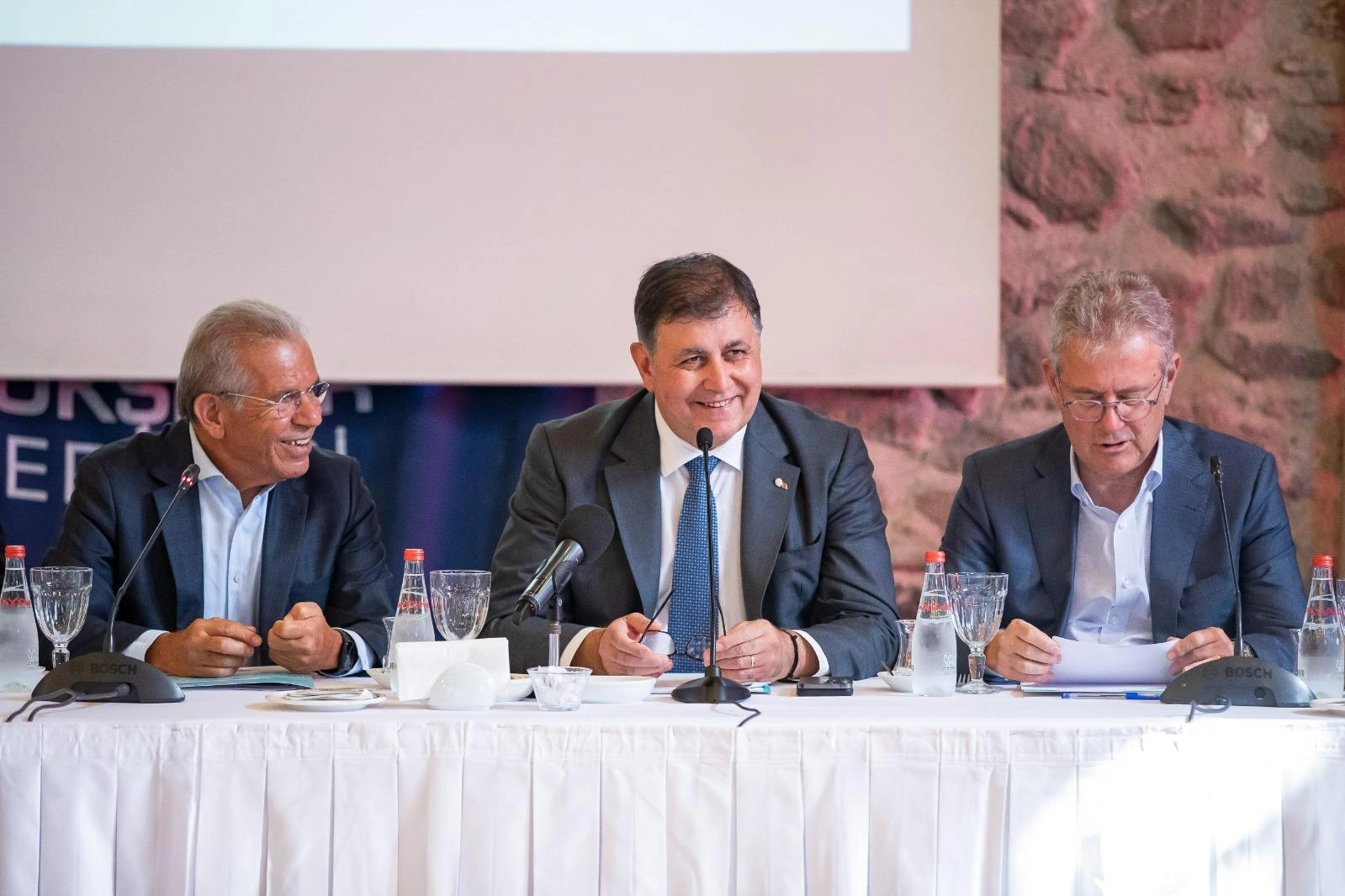 Tugay: Orta gelir grubuna hitap eden mütevazı konutlara ihtiyacımız var haberinin görseli