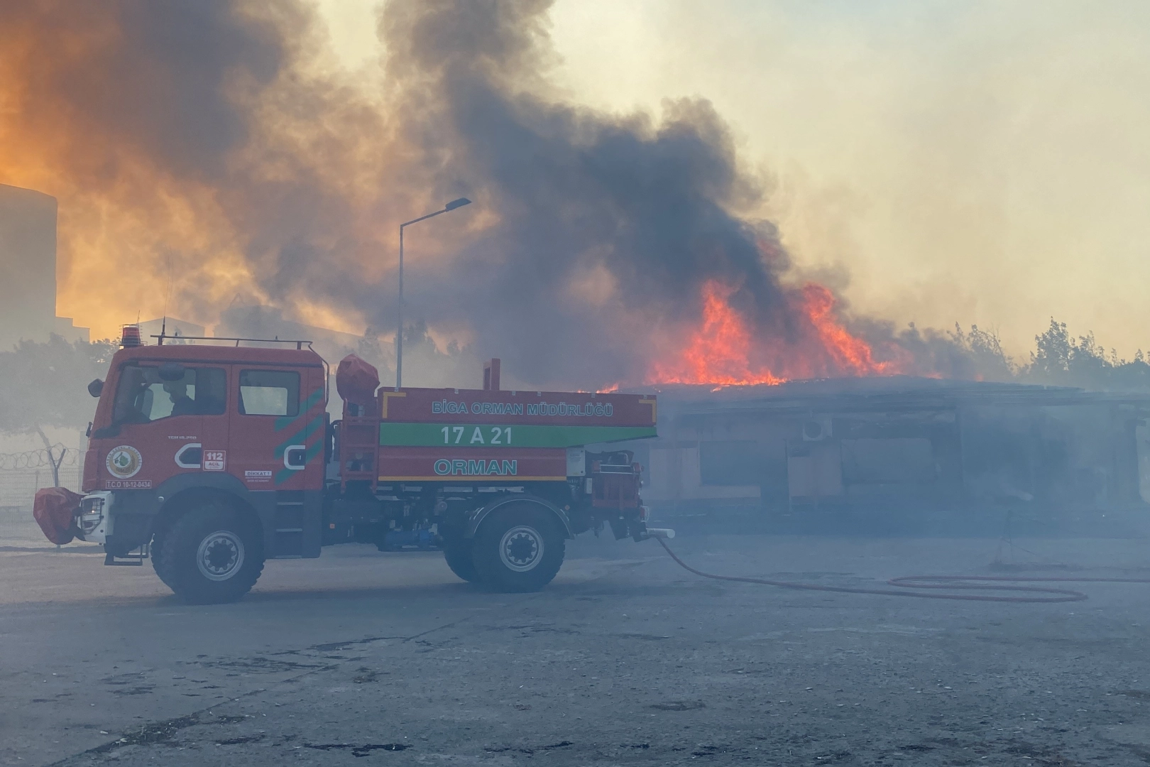 Vali Elban'dan İzmir yangınları ile ilgili önemli açıklama! haberinin görseli
