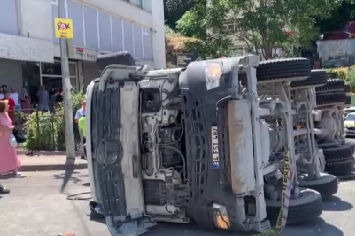 Beton mikseri gelin arabasının üzerine devrildi: 1 çocuk yaşamını yitirdi