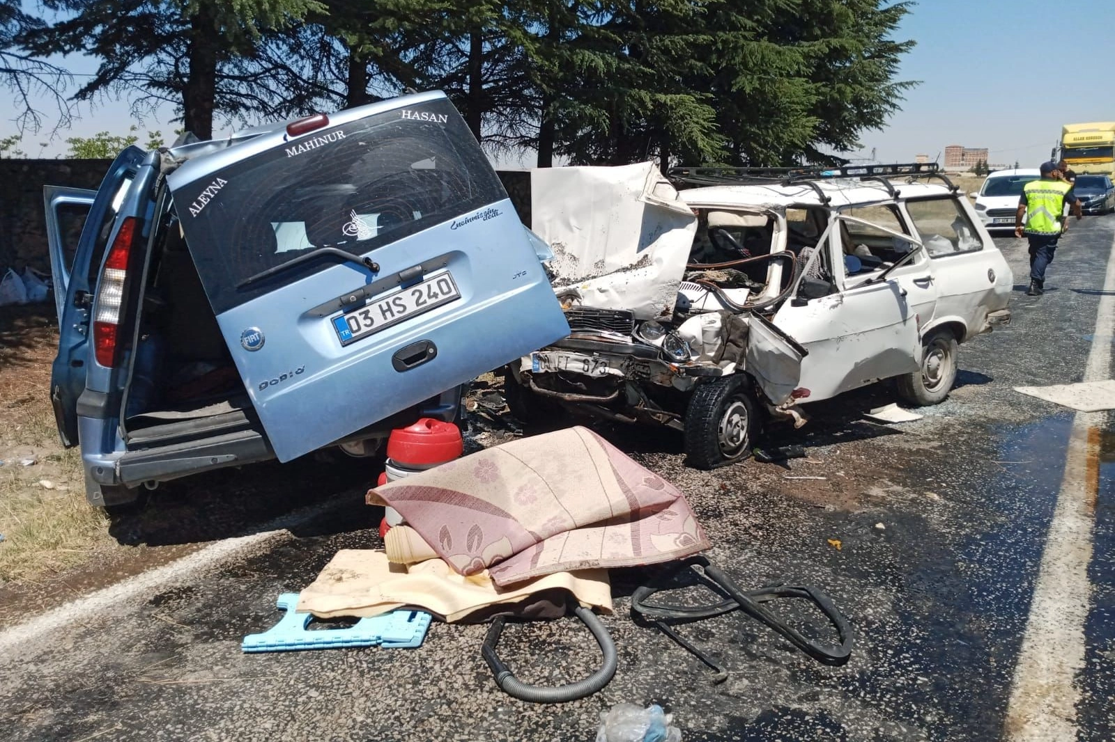 Afyon’da feci kaza: Kafa kafaya çarpışan araçlardaki 2 kişi öldü haberinin görseli