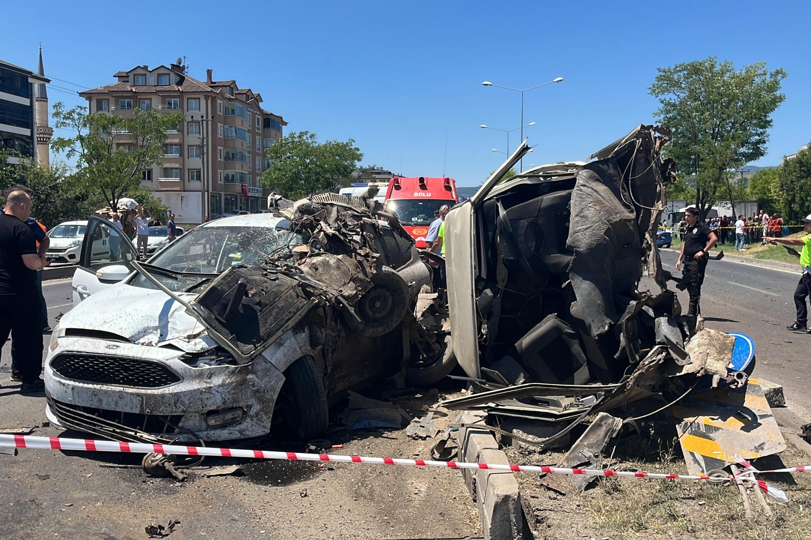 Bolu'da feci kaza: 4 araç çarpıştı, 2 kişi hayatını kaybetti