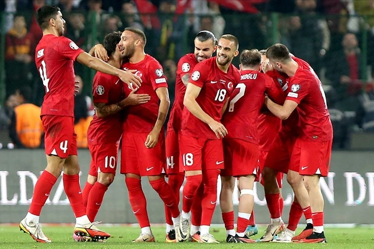 Avrupa Futbol Şampiyonası'nda A Milli Futbol Takımı Avusturya karşısında ilk yarıyı 1-0 üstünlükle kapattı haberinin görseli