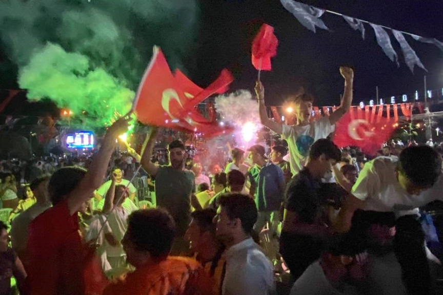 Aydın, Türkiye'nin galibiyetini çoşkuyla kutladı haberinin görseli