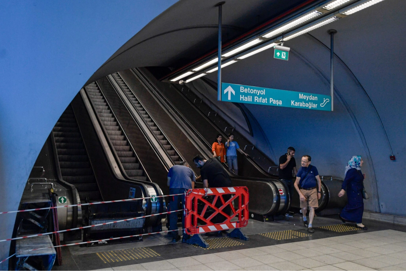 Büyükşehir’den Üçyol Metro İstasyonu’ndaki yürüyen merdivenlere detaylı kontrol ve inceleme