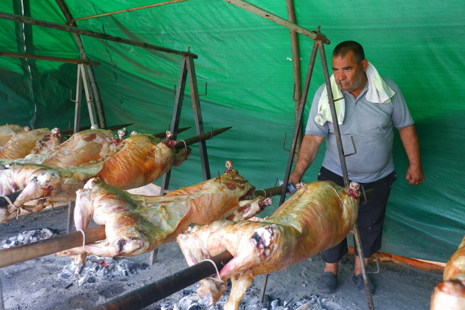 Edirne'de geleneksel kuzu çevirme adeti devam ediyor