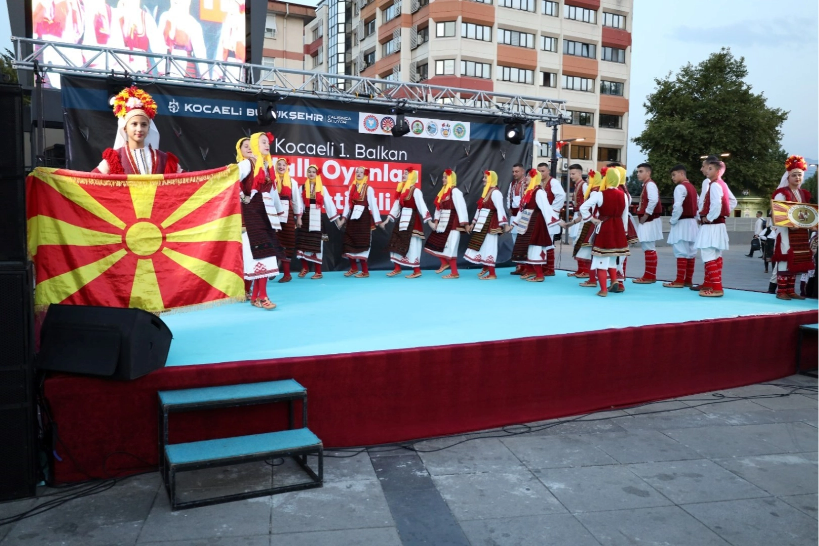 Kocaeli 1. Balkan Halk Oyunları Festivali coşkulu başladı