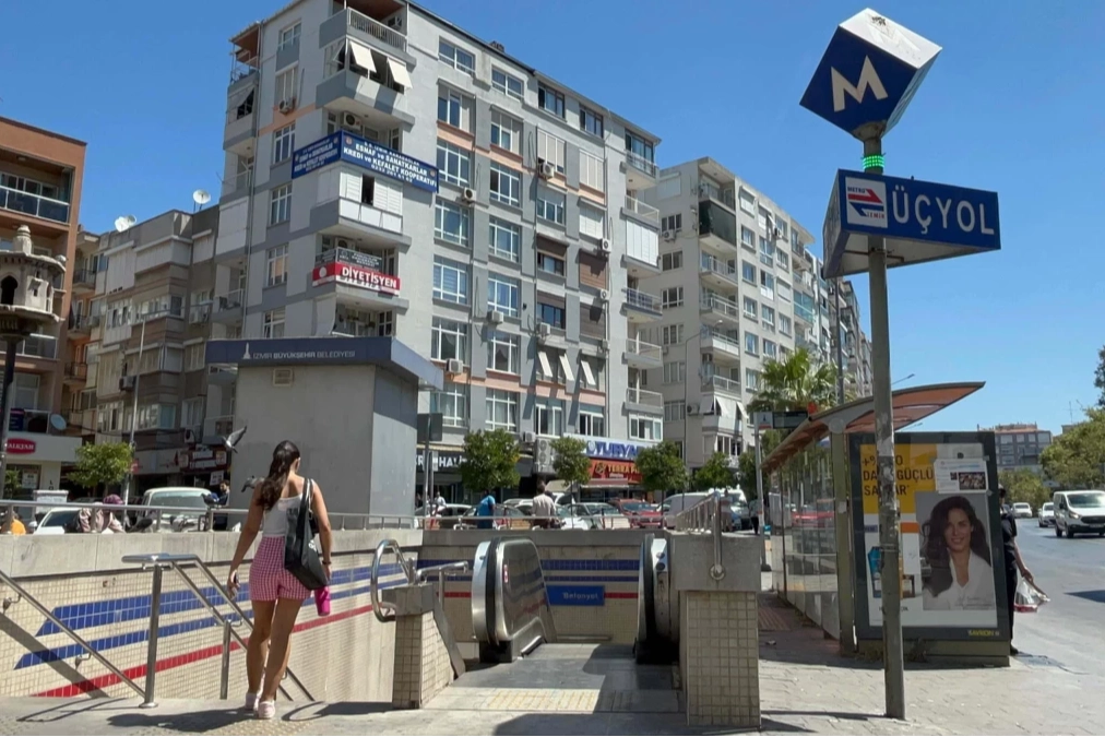 Üçyol Metro’yu kullanacaklar dikkat! Yürüyen merdivenler kullanıma kapandı haberinin görseli