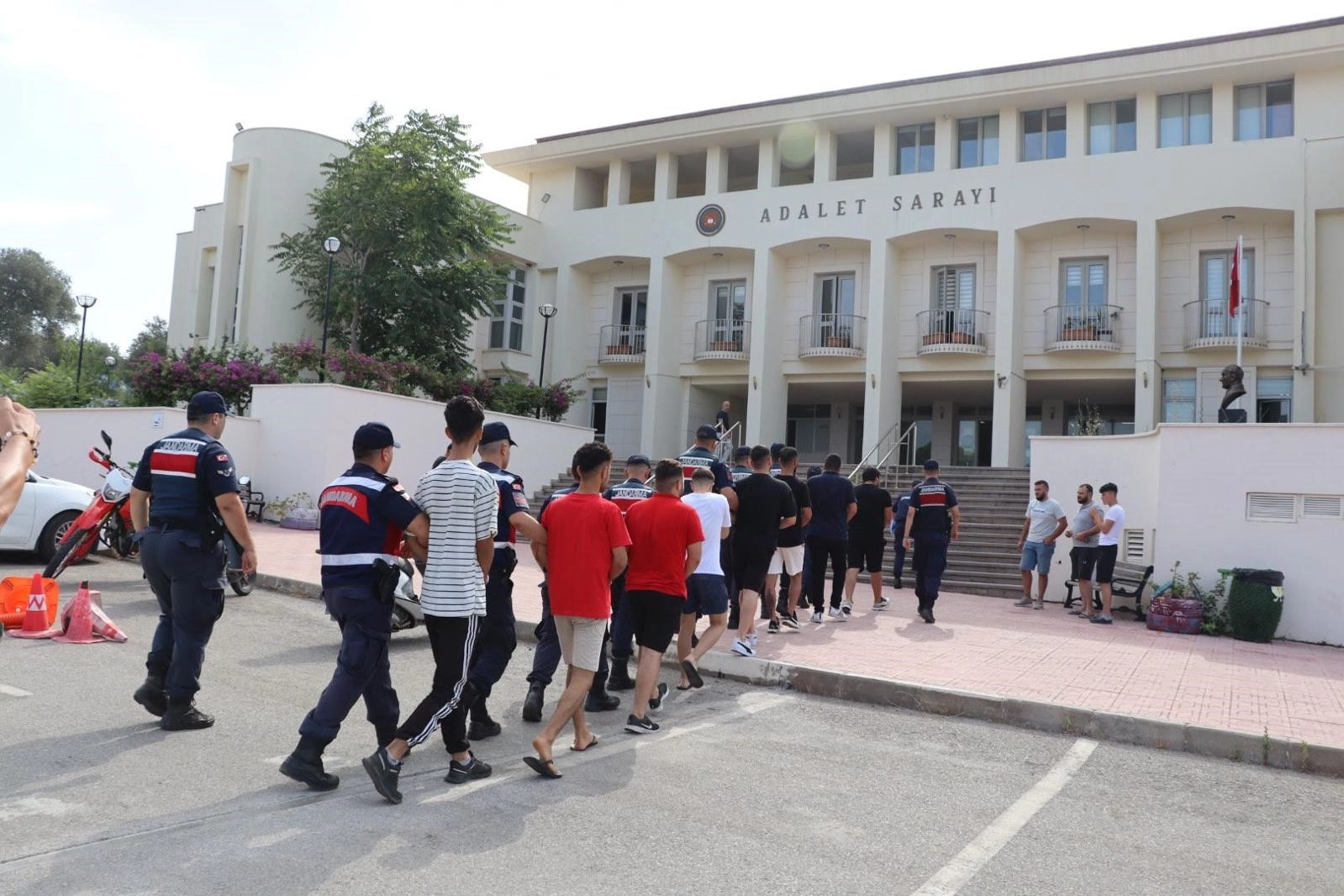 Bodrum'da göçmen kaçakçılığı operasyonu! haberinin görseli