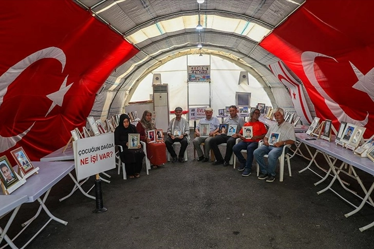 Diyarbakır anneleri evlatlarına kavuşmak istiyor haberinin görseli