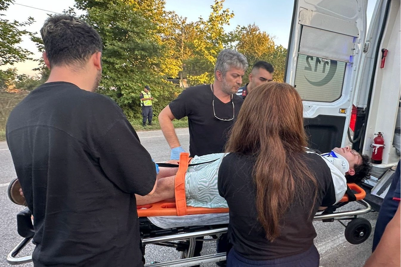 Enes Batur trafik kazası geçirdi! haberinin görseli