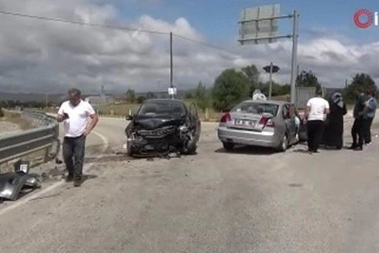 Zincirleme trafik kazası... Çok sayıda yaralı var!