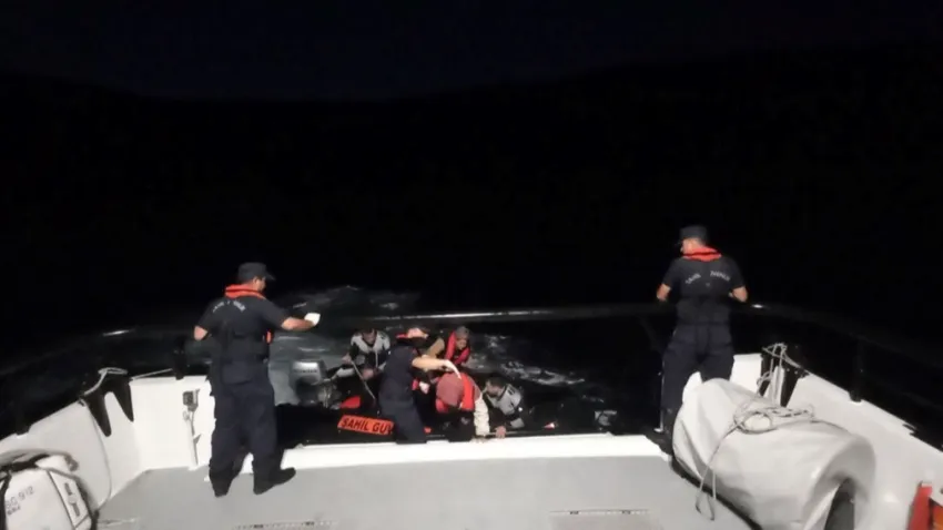 İzmir haber: Düzensiz göçmenler Çeşme'de mahsur kaldı