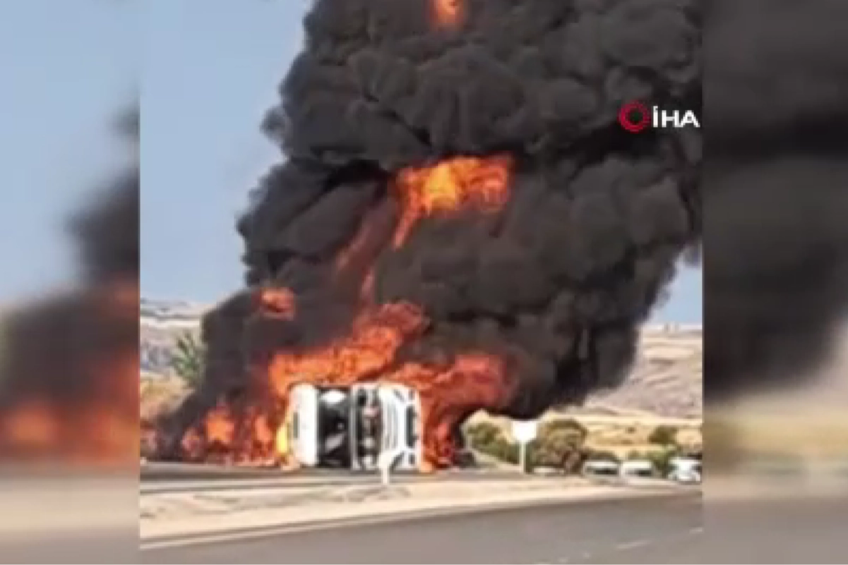 Akaryakıt yüklü tanker alevlere teslim oldu