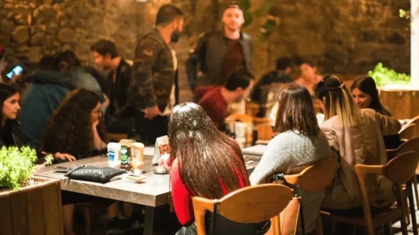 Alsancak’ın en iyi gece kulübü ve barları hangileri? haberinin görseli