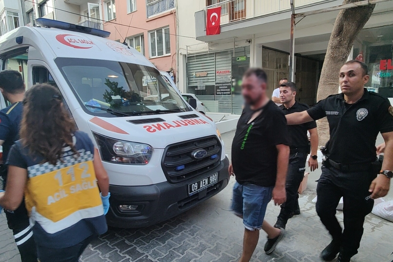 Aydın’da kanlı kavga: Balkondan su döktü ve olanlar oldu haberinin görseli