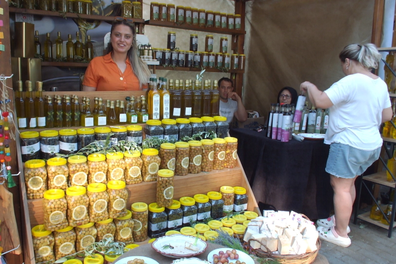 Balıkesir 5. Aromatarepi Festivali'nde ürünlerini tanıttılar haberinin görseli
