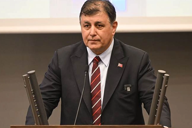 Başkan Tugay’dan yeni kadın başkana tebrik haberinin görseli