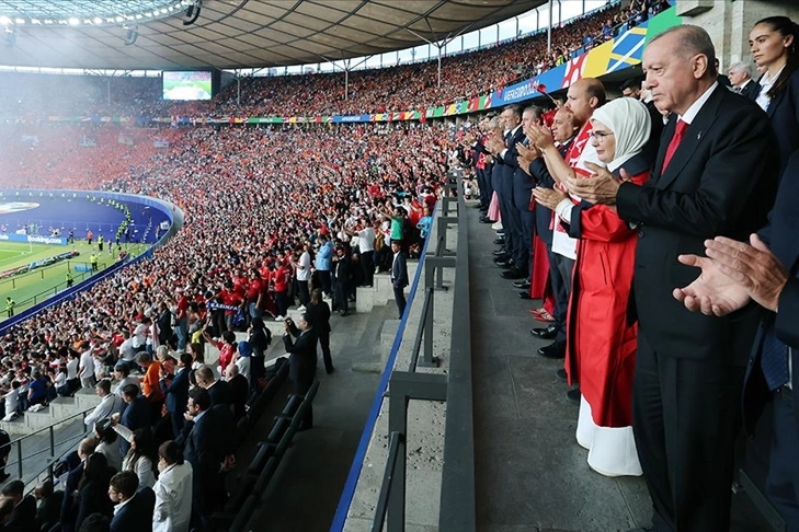 Emine Erdoğan'dan Türkiye A Milli Futbol Takımı futbolcularına tebrik haberinin görseli