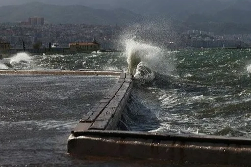 Fırtınamsı rüzgar Ege’den ayrılmıyor