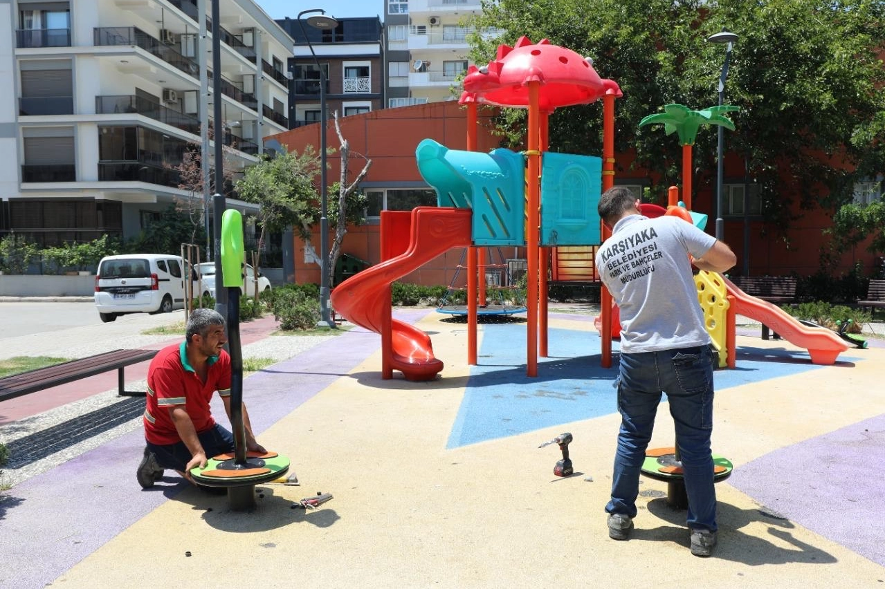 Karşıyaka’da parklar yenileniyor, yeşil doku güçleniyor  