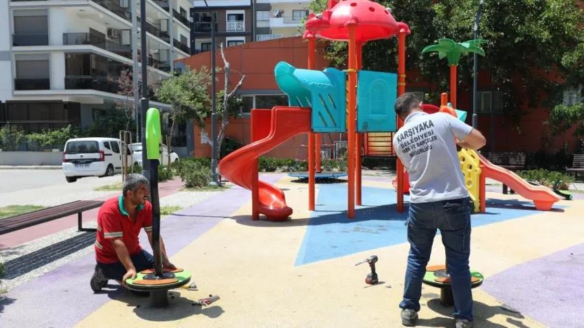 Karşıyaka’da parklar yenileniyor, yeşil doku güçleniyor  