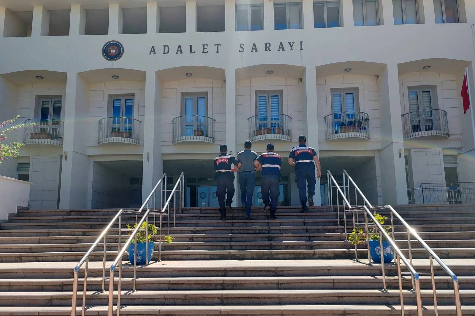 PKK/KCK üyesi Bodrum’da yakayı ele verdi haberinin görseli