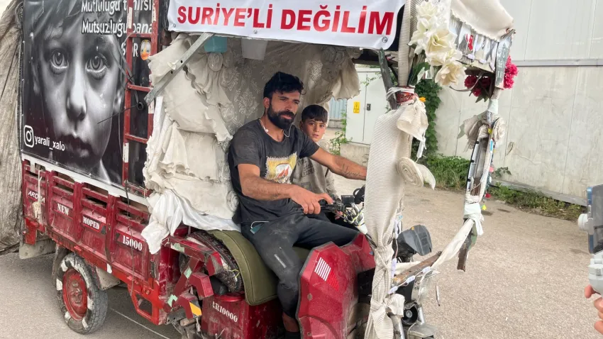 Saldırıya uğramaktan korkan kağıt toplayıcısının bulduğu çözüm bakın ne oldu: Suriyeli değilim haberinin görseli