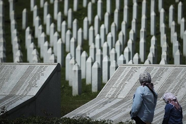 Srebrenitsa soykırımının 14 kurbanı anma töreninde toprağa verilecek