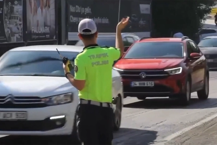 Trafik ekipleri 2 milyon 408 bin 77 aracı denetledi haberinin görseli