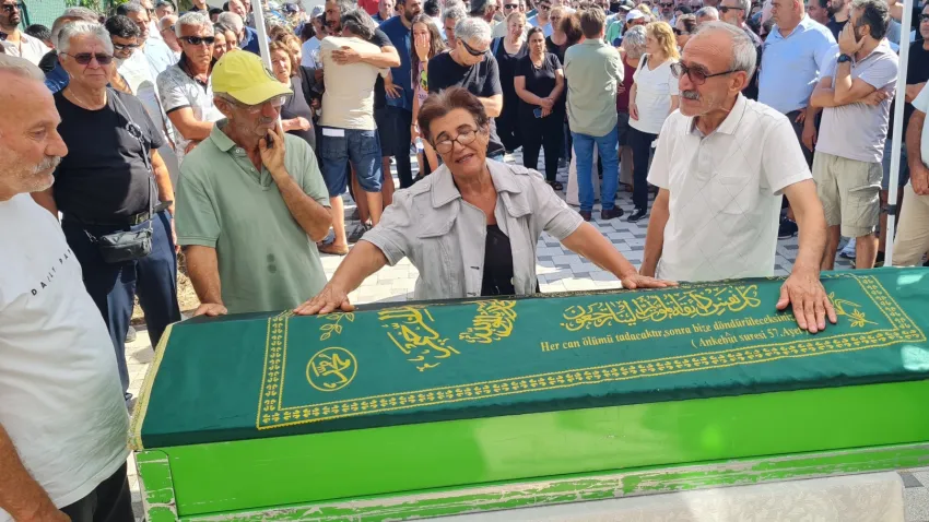 Trafik kazasında ölen iş insanı Mazlum Ali Kaplan toprağa verildi haberinin görseli