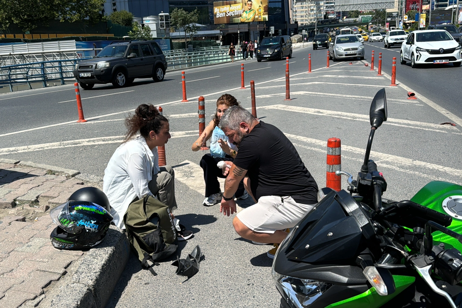 Trafikte epilepsi krizi geçirdi: Ölümden son anda kurtuldu haberinin görseli