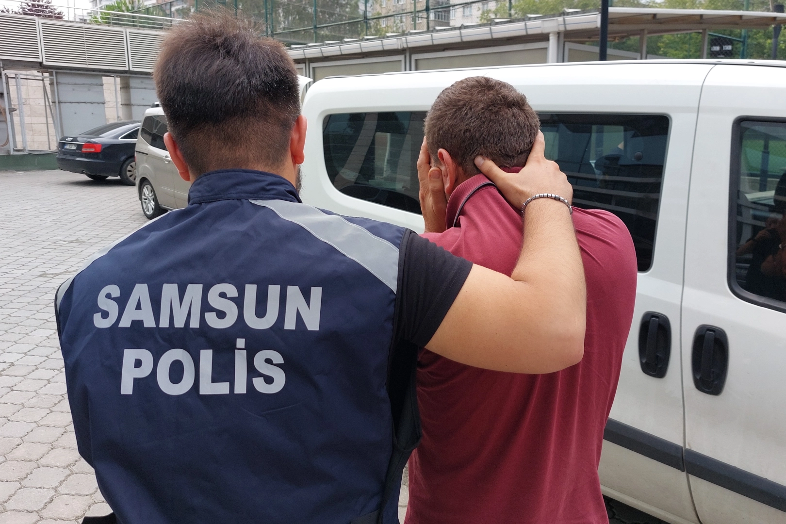 Temizlikçiye cinsel saldırı iddiasıyla tutuklanan şahıs Samsun'da adalet önünde