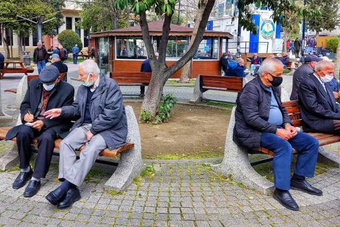 Emeklilerden erken seçim haykırışı: Çare halk olacak!