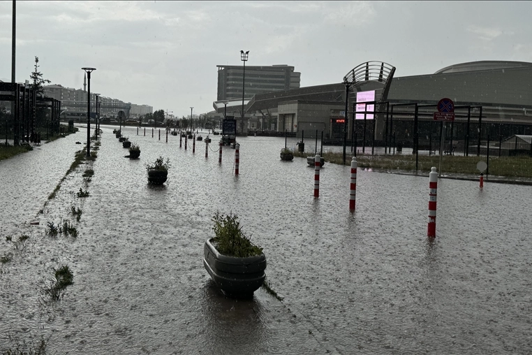 Meteoroloji 16 ili uyardı: Gök gürültülü sağanak geliyor