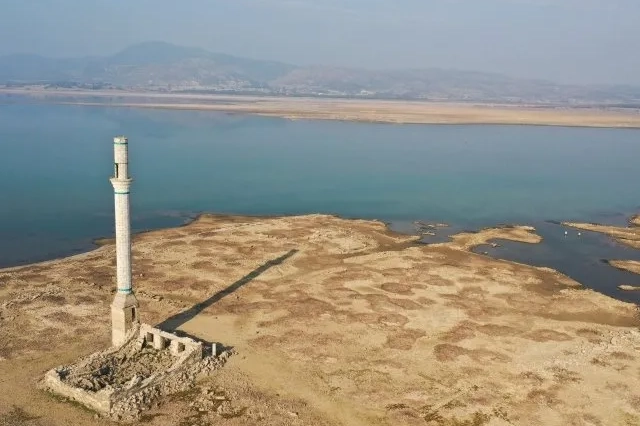 İzmirlilere kötü haber: O barajın doluluk oranı yüzde 10’un altında haberinin görseli