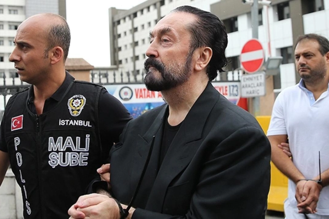 Yargıtay’dan ‘Adnan Oktar’ davası kararı: Adnan Oktar kaç yıl hapis cezası aldı?