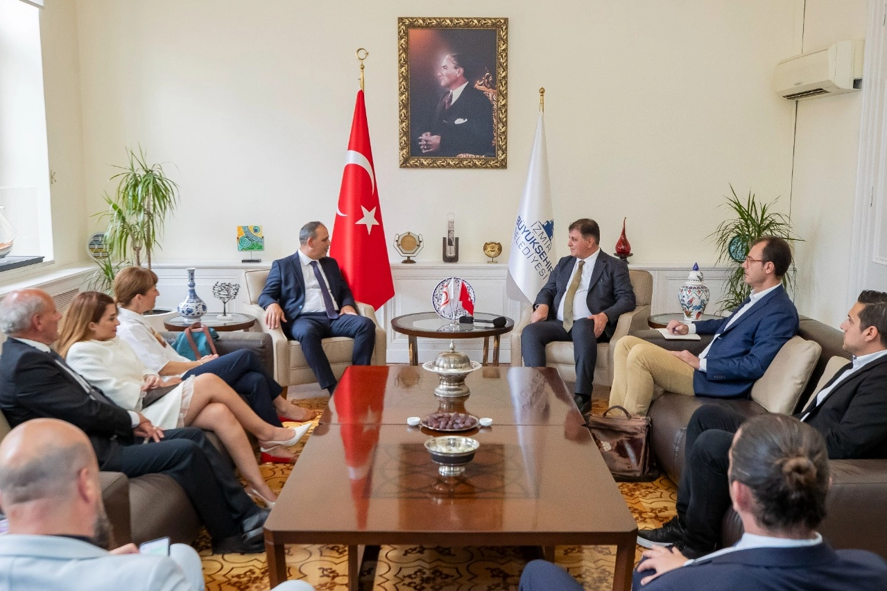 Başkan Tugay Lefkoşa Belediye Başkanı Harmancı’yı ağırladı haberinin görseli