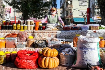 Buca’da el emeği ürünler sergileniyor